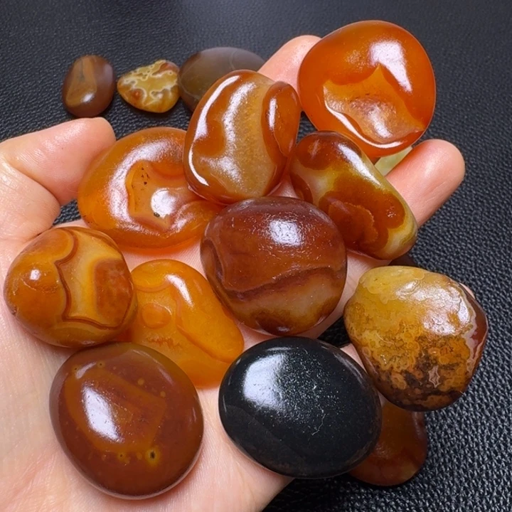 北***城瓷片马达加斯加奇石手把件浮雕