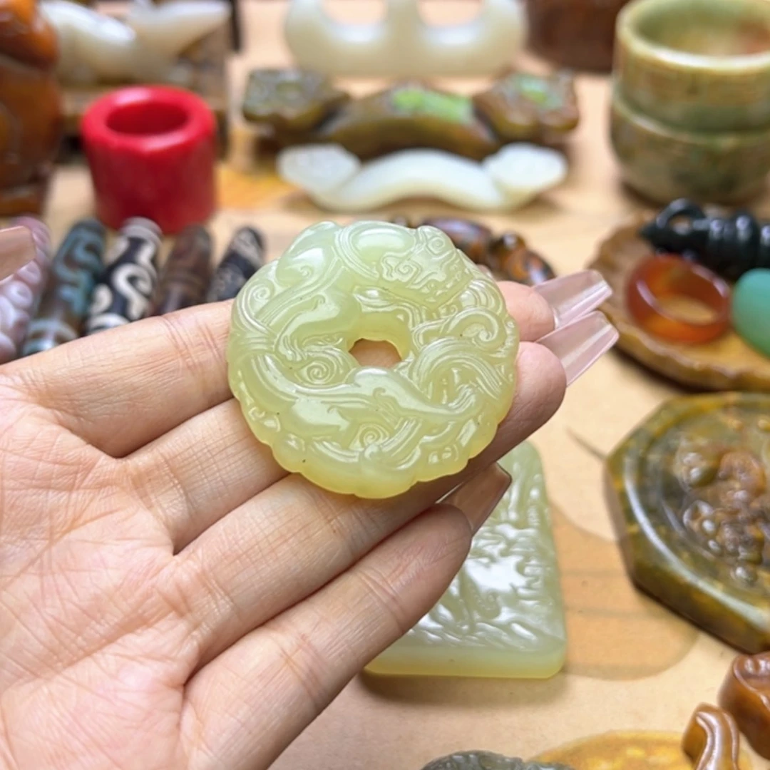 【闪购商品】蛇纹石玉颈饰未镶嵌