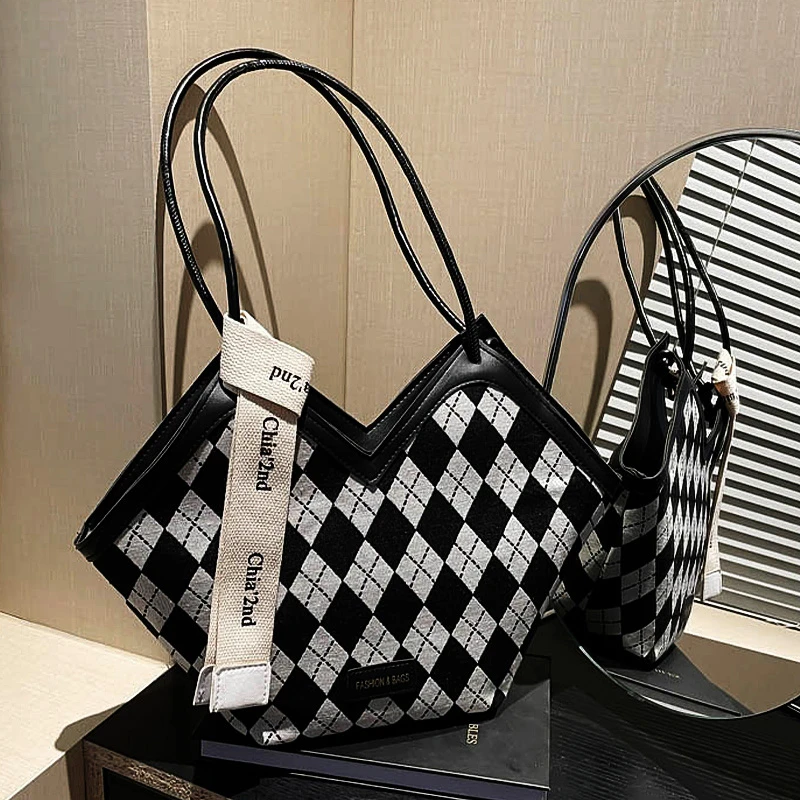 [七边形战士] 重磅推荐高级感菱格单肩包日常通勤