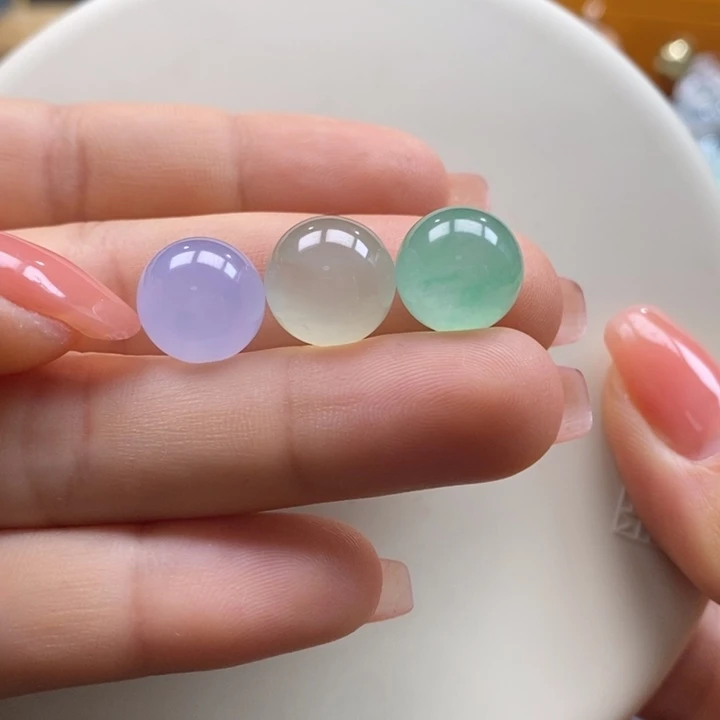 翡翠吊坠(不含链)未镶嵌翡翠三彩甜色圆珠