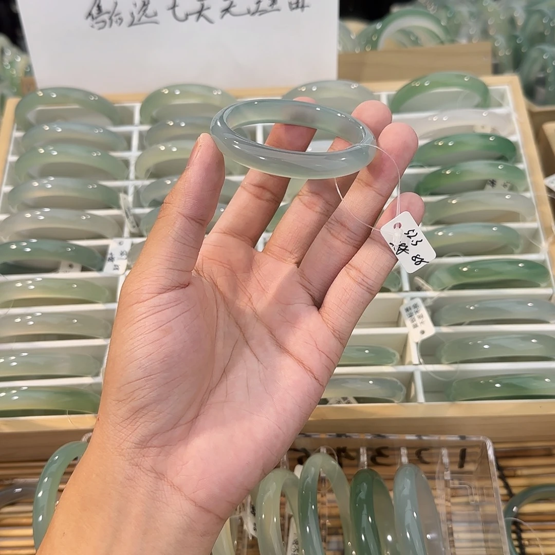 玛瑙/玉髓未镶嵌手镯圈口52.3