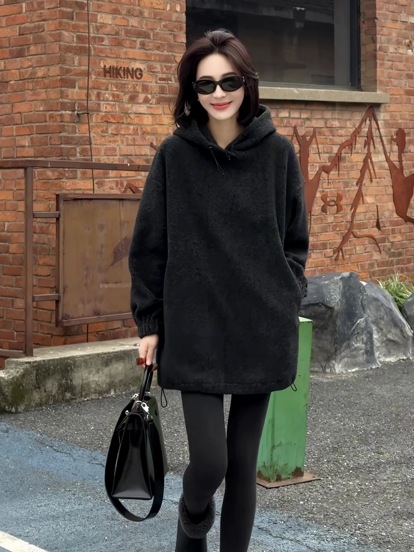 法式高端洋气独特别致百搭保暖卫衣女装冬季新款时尚宽松黑色上衣