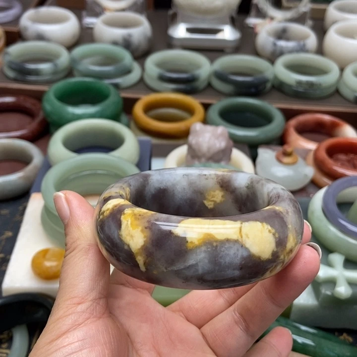 石英质玉未镶嵌手镯