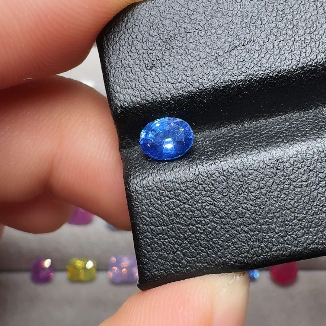 彩色蓝宝石裸石0.85ct天然老烧浓郁矢车菊蓝宝石