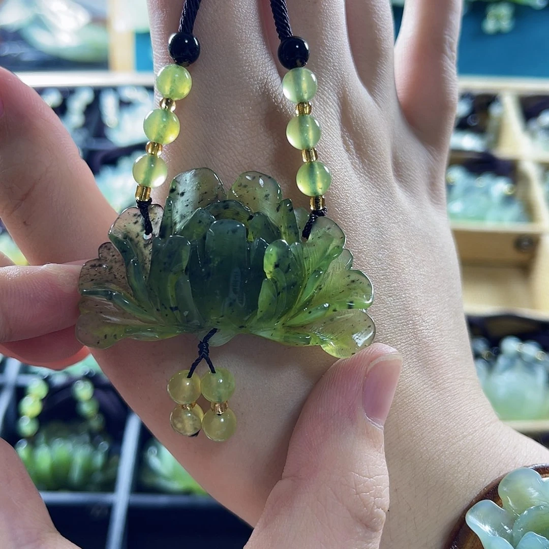 蛇纹石玉颈饰合金