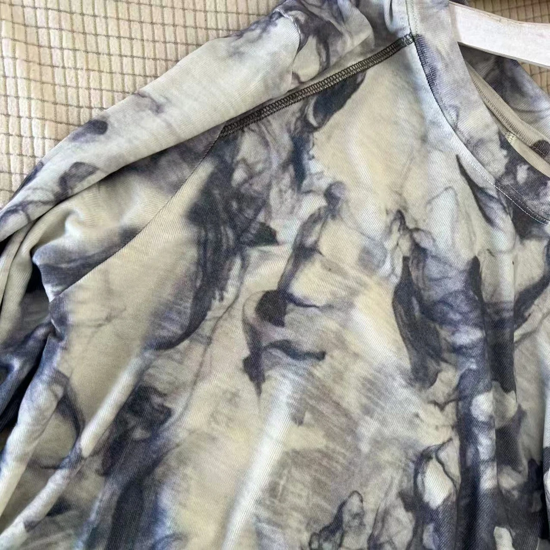 草莓香蕉【莓莓子力荐】短袖好朋友渲染打底t恤