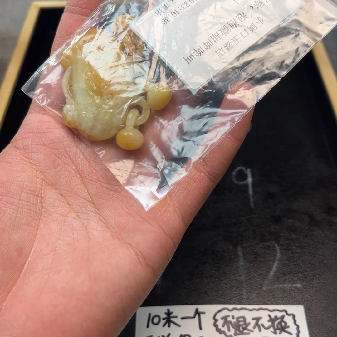 泡***叫蛇纹石玉未镶嵌颈饰