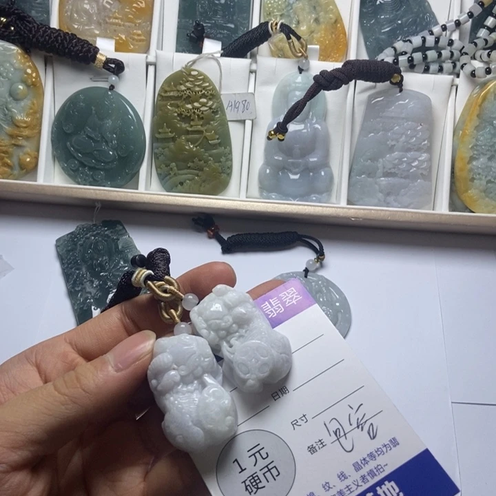 翡翠未镶嵌颈饰翡翠