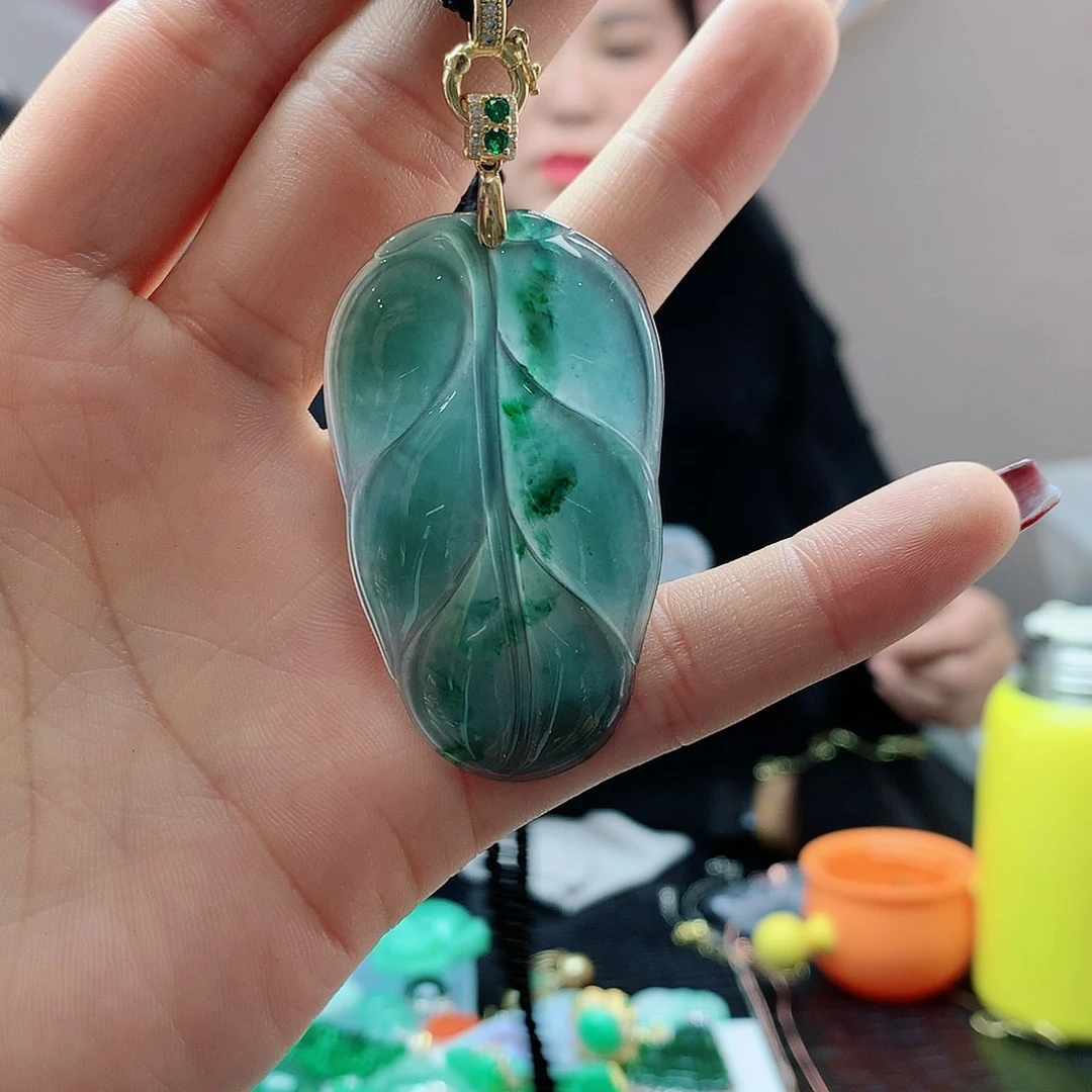 【闪购商品】翡翠吊坠(赠链)未镶嵌