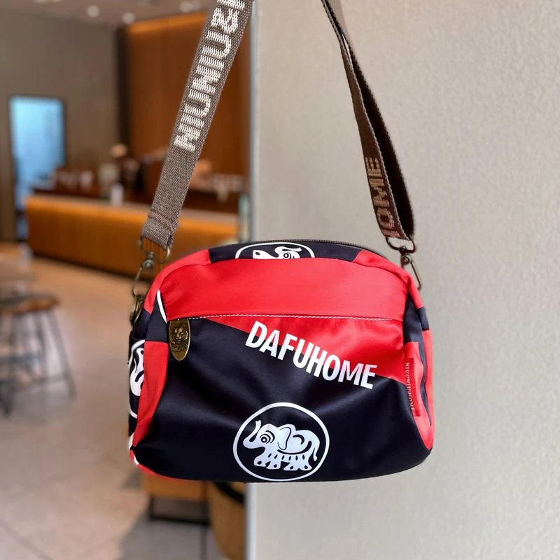 达芙世家超火轻便包包女2025新款时尚休闲女士斜挎包洋气女包防水