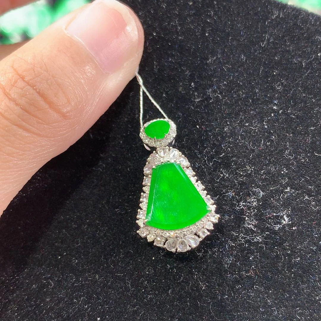 翡翠18K金镶嵌颈饰