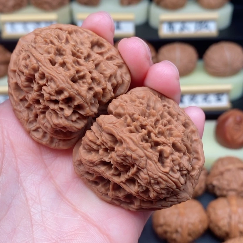 【闪购商品】文玩核桃吊坠大**贵三角疆