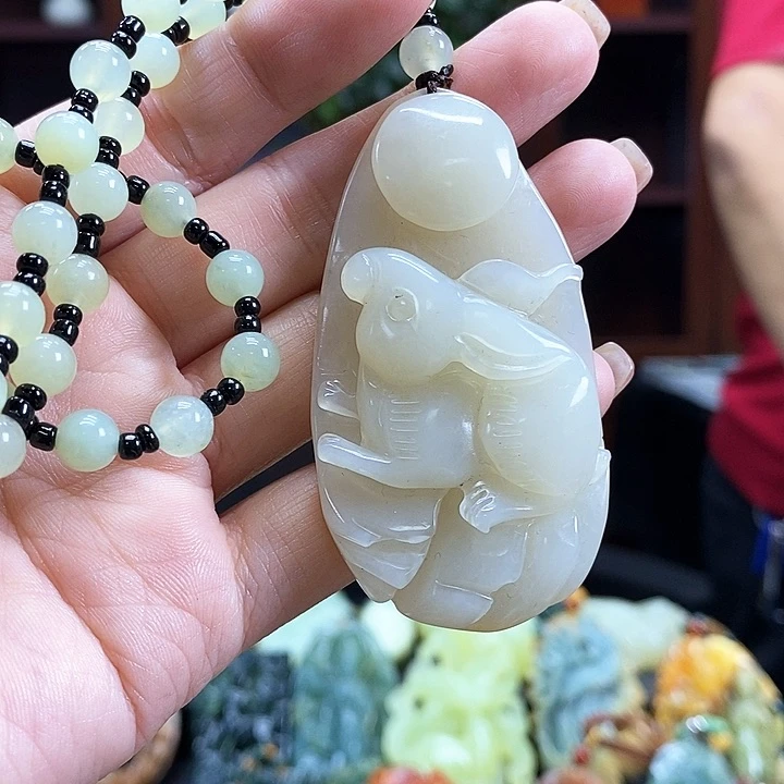 蛇纹石玉吊坠未镶嵌