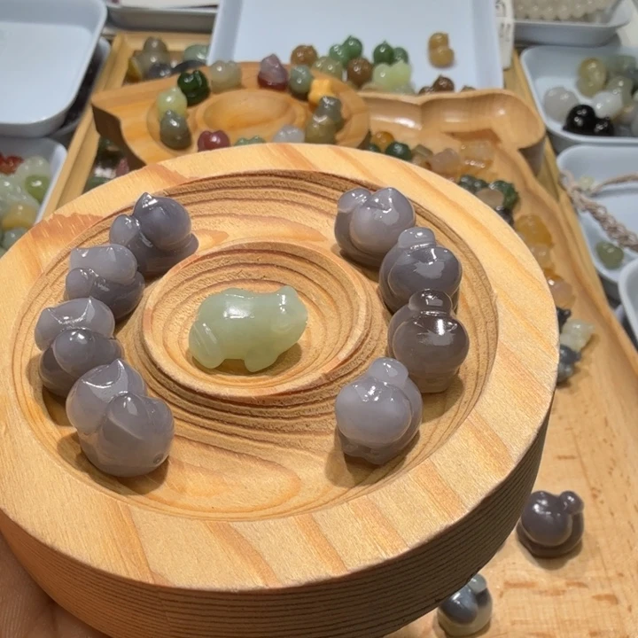j***y和田玉未镶嵌珠宝半成品