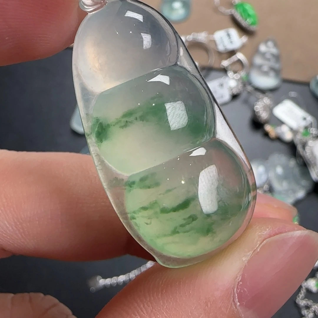 翡翠未镶嵌颈饰