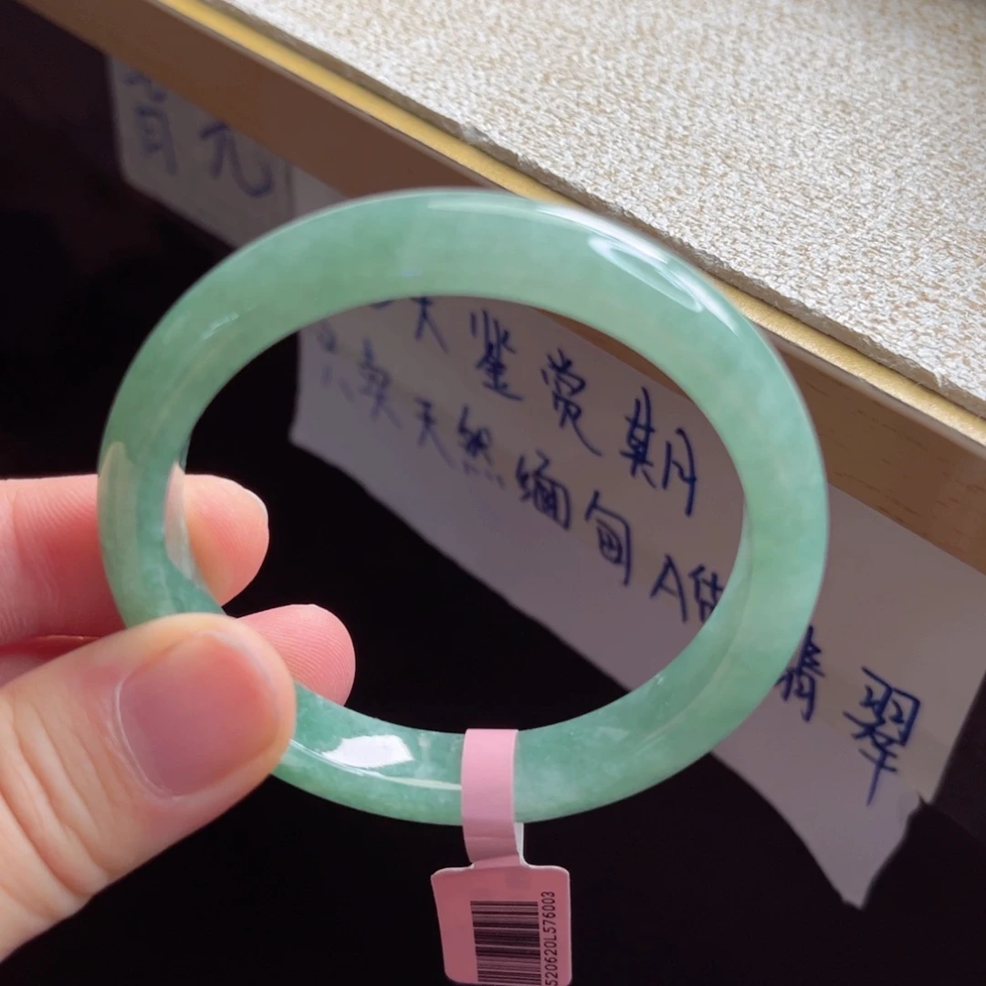 翡翠手镯未镶嵌手镯