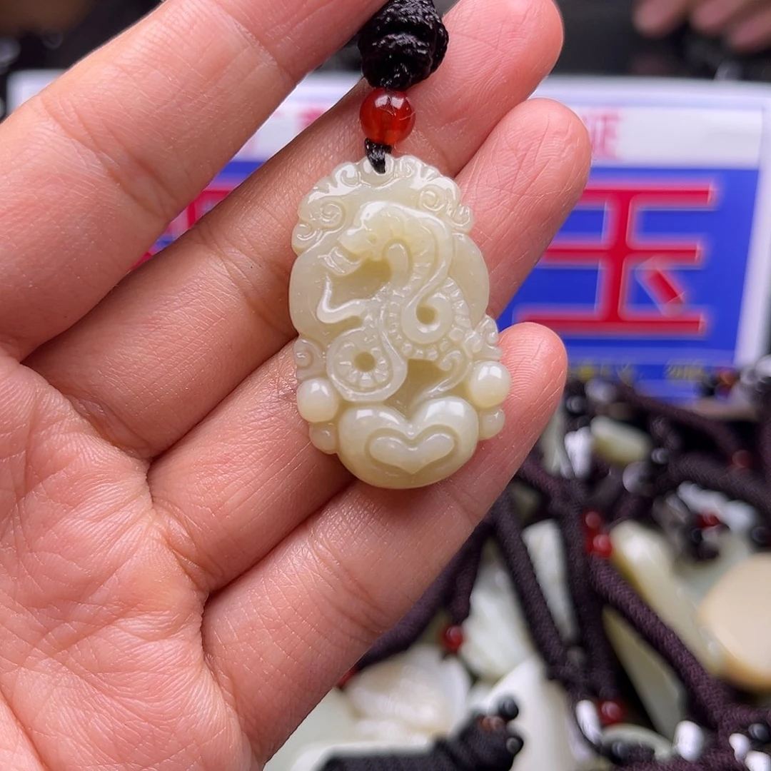 颈饰未镶嵌和田玉