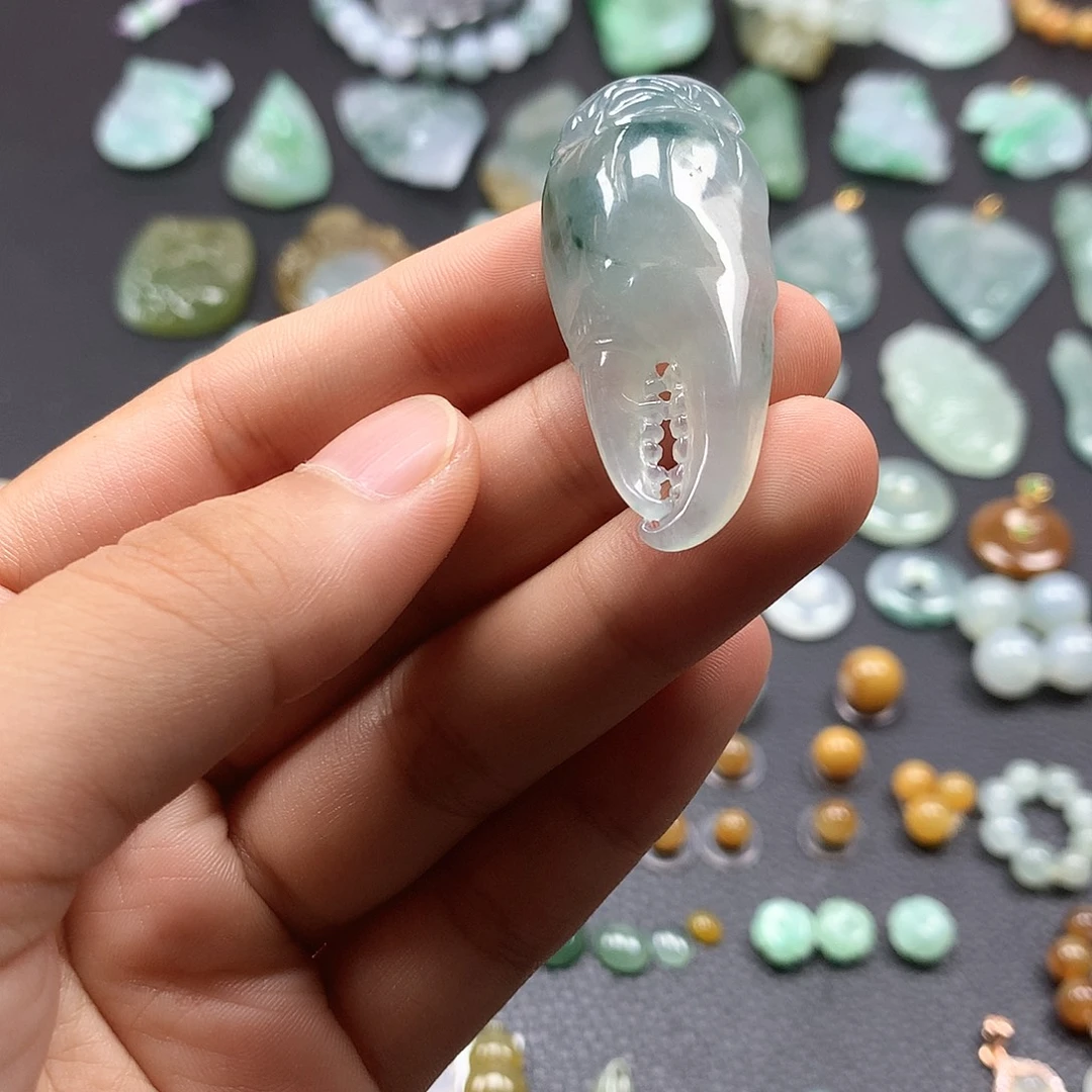 翡翠未镶嵌颈饰蟹钳