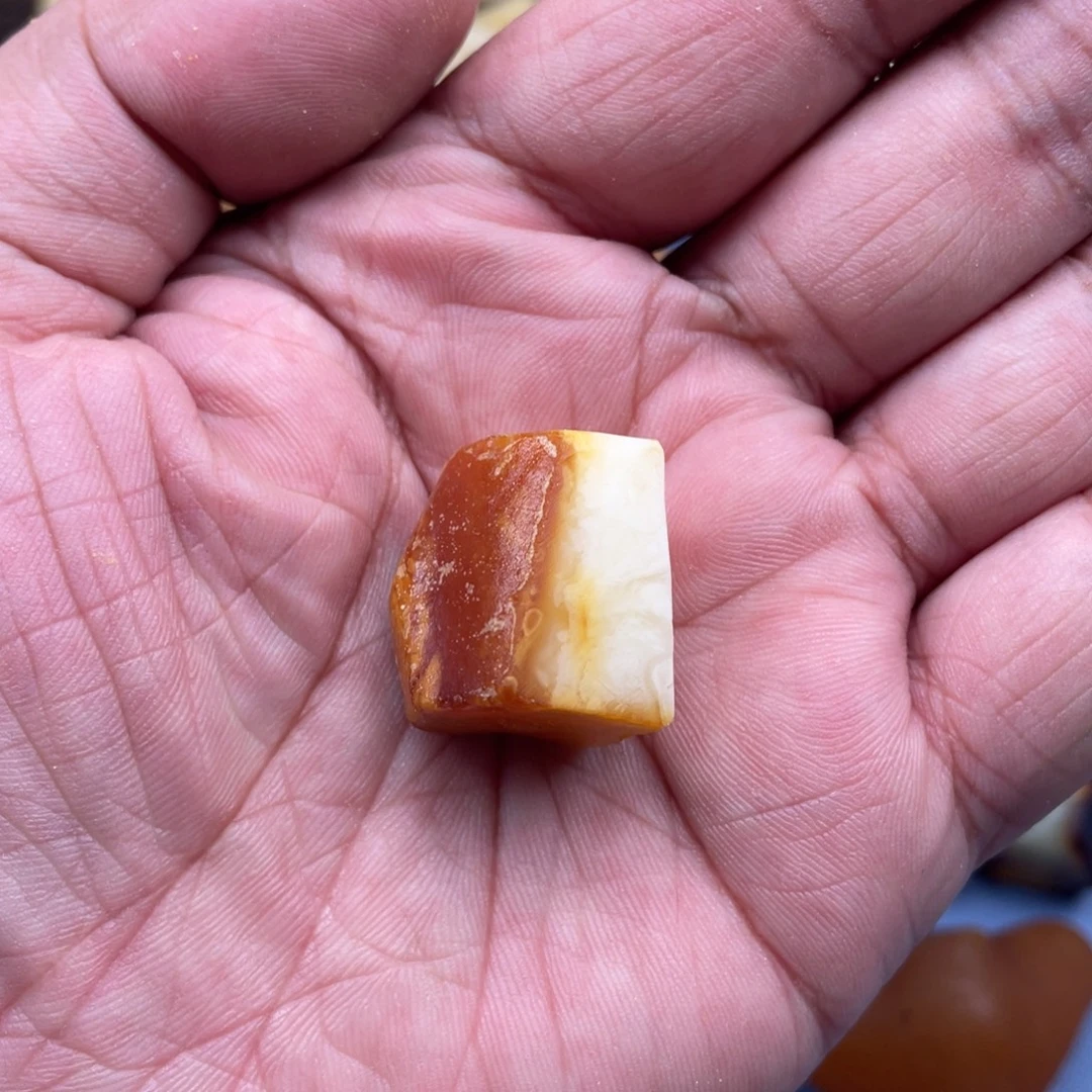 亮***亮定制琥珀未镶嵌蜜蜡