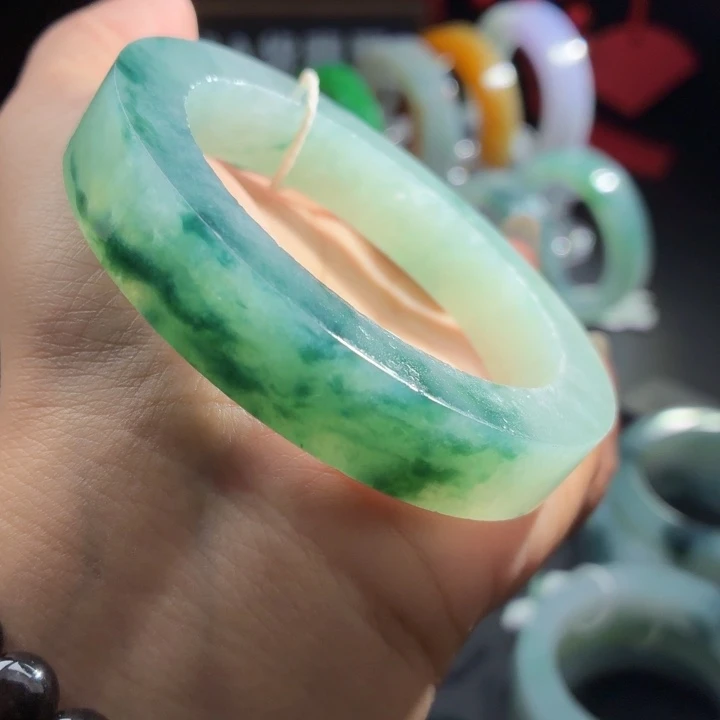 定制翡翠未镶嵌翡翠手镯