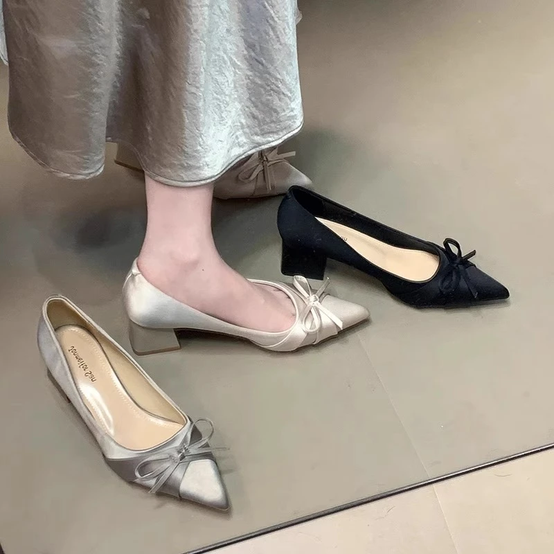 三福绸缎面尖头单鞋女2025春季新款甜美蝴蝶结韩版浅口百搭通勤鞋