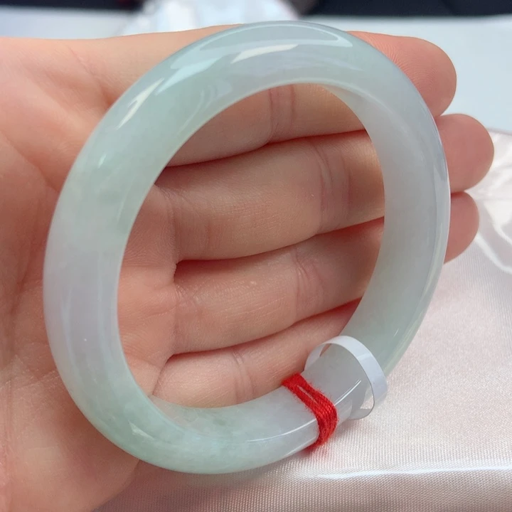 翡翠手镯未镶嵌52圈圈