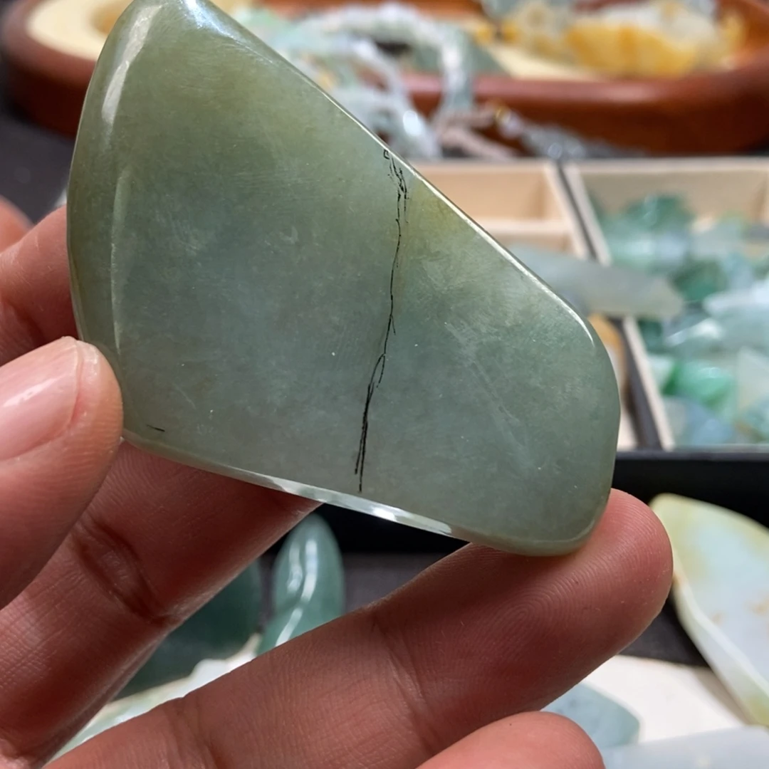 翡翠未镶嵌颈饰料子