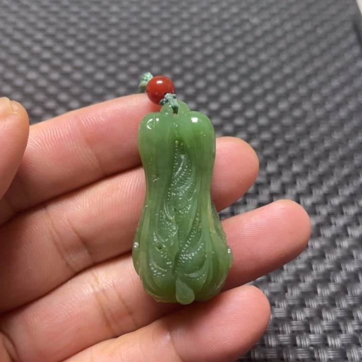 颈饰未镶嵌和田玉（碧玉）