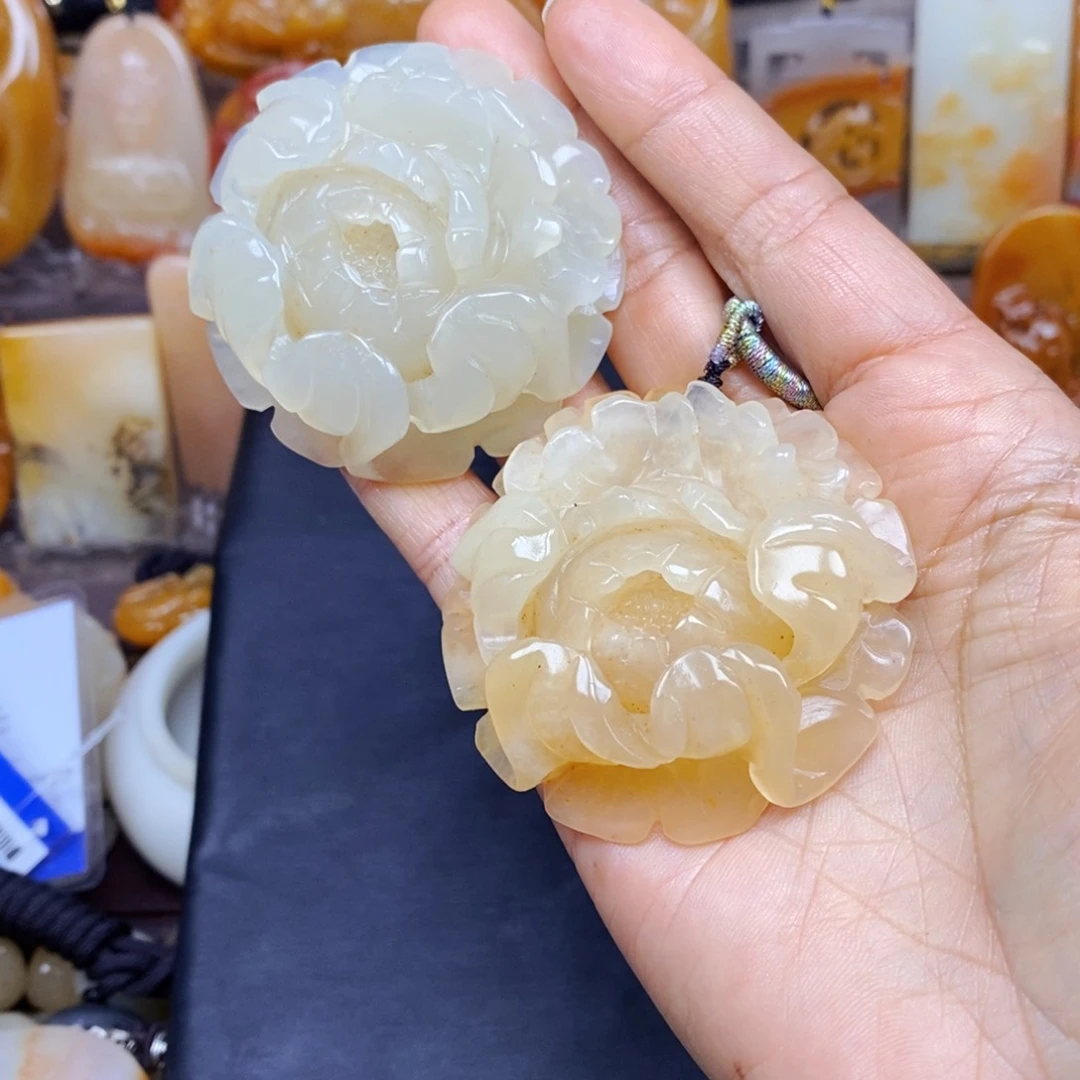 石英质玉（黄龙玉）颈饰未镶嵌