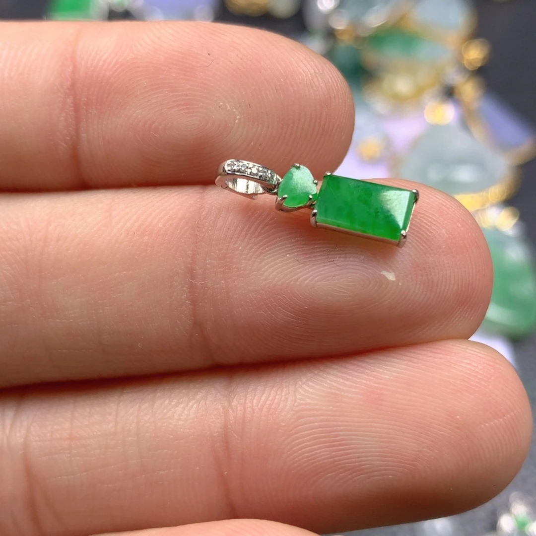 【闪购商品】翡翠颈饰18K金镶嵌翡翠