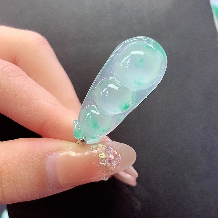 颈饰未镶嵌石英质玉
