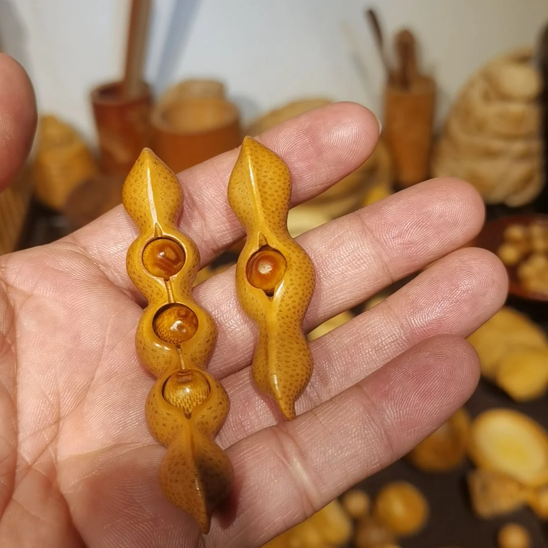 国***和香榧木竹根雕摆件配饰金蟾杂相