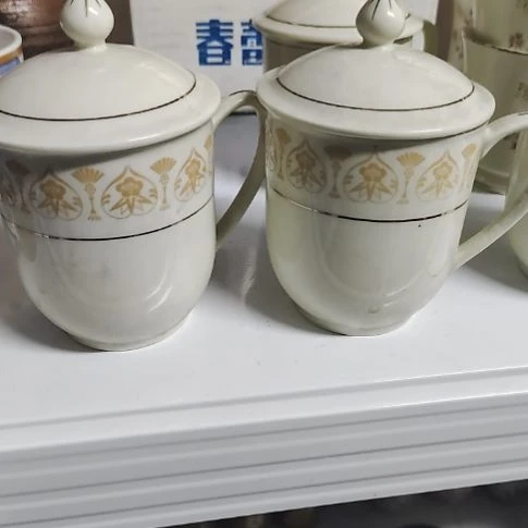 瓷片各种摆件，瓷片，沙锅，都有微瑕疵！