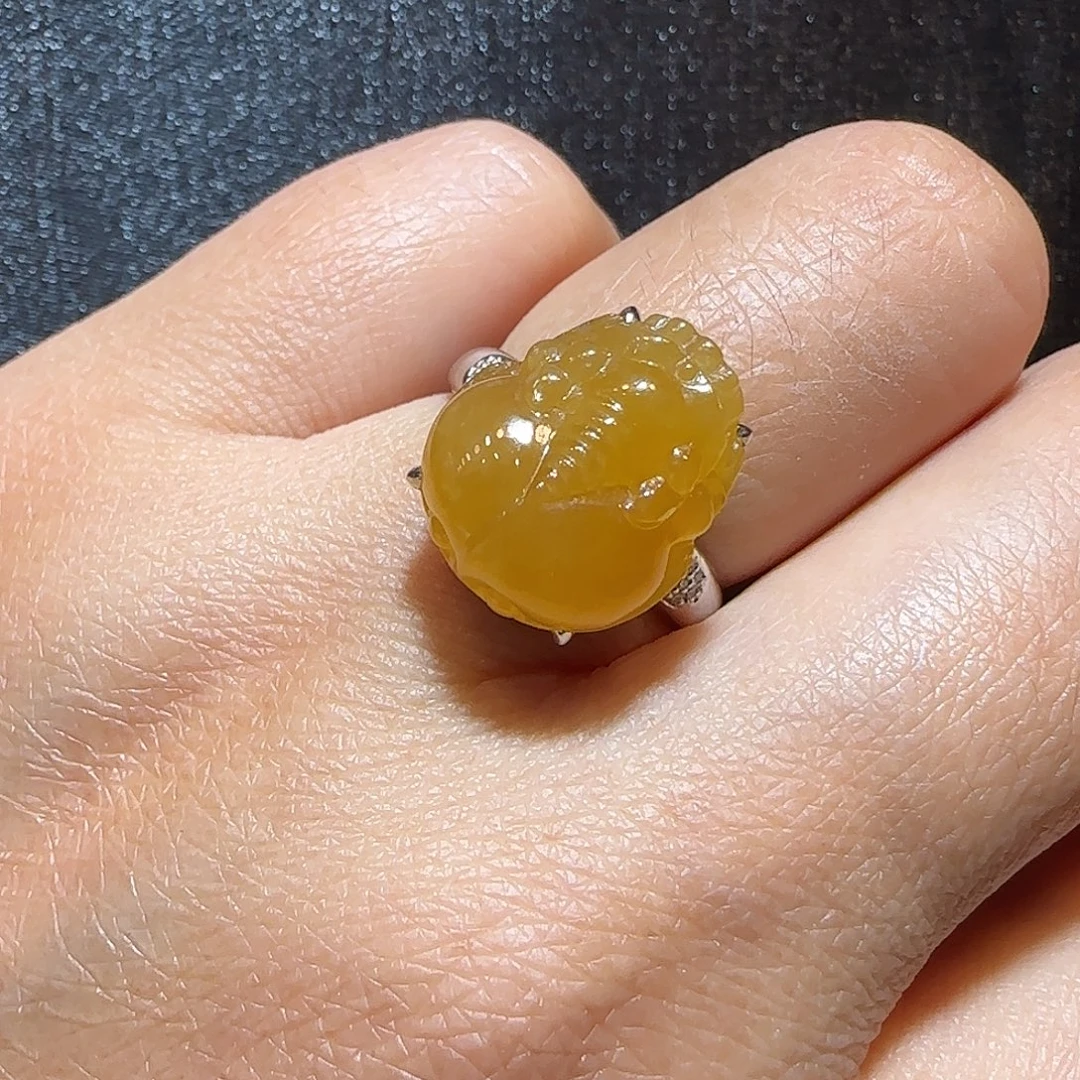 翡翠18K金镶嵌戒指