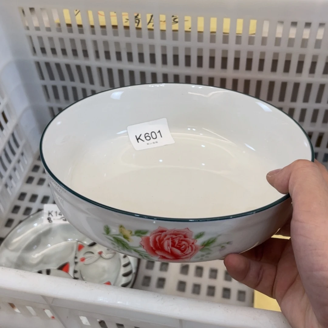 陶瓷微瑕餐具介意勿拍，满18飞！