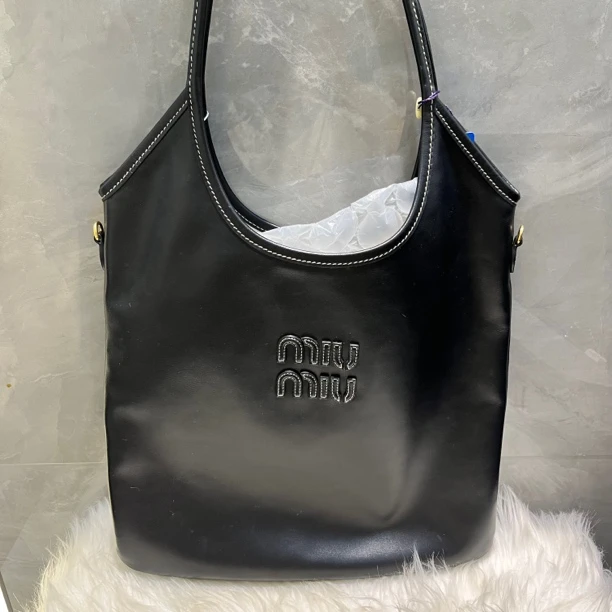 未使用 MIU MIU/缪缪 黑色miumiu ivy单肩包