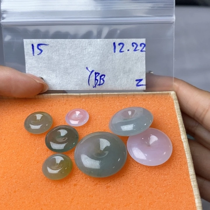 娃***娃定制翡翠未镶嵌不退