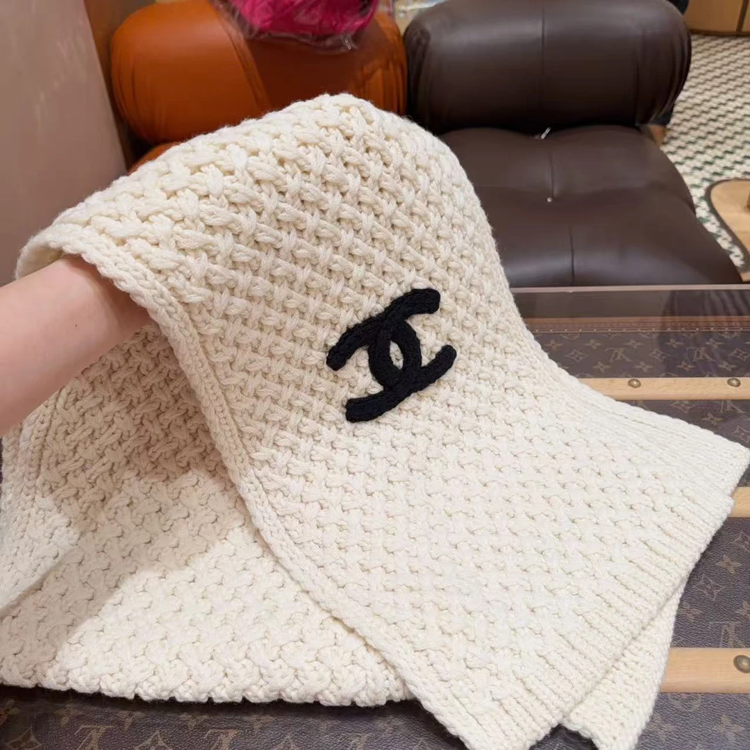 未使用 Chanel/香奈儿 香奈儿/Chanel 21K白色菠萝纹围巾