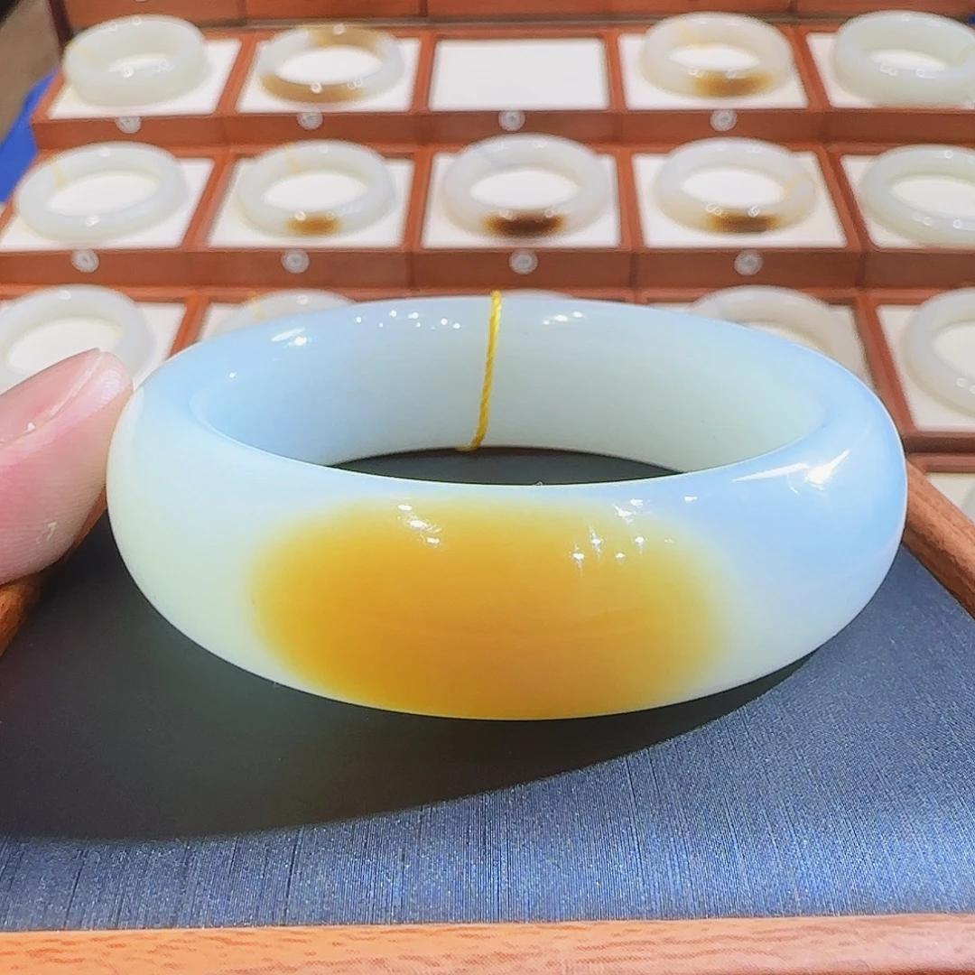 和田玉未镶嵌手镯且末轮胎一口金糖54 55 56