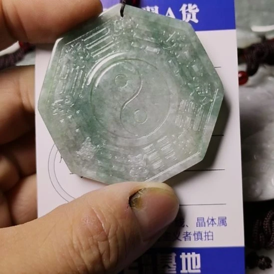 翡翠未镶嵌颈饰挂件