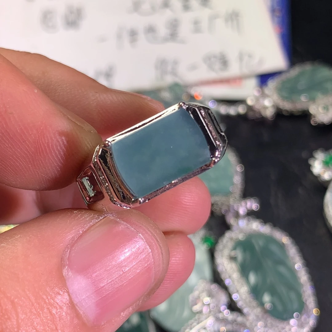 翡翠未镶嵌颈饰马鞍戒指