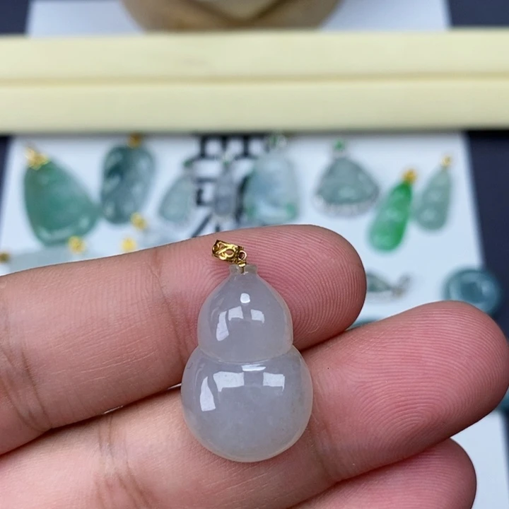 吊坠(赠链)18K金镶嵌翡翠葫芦