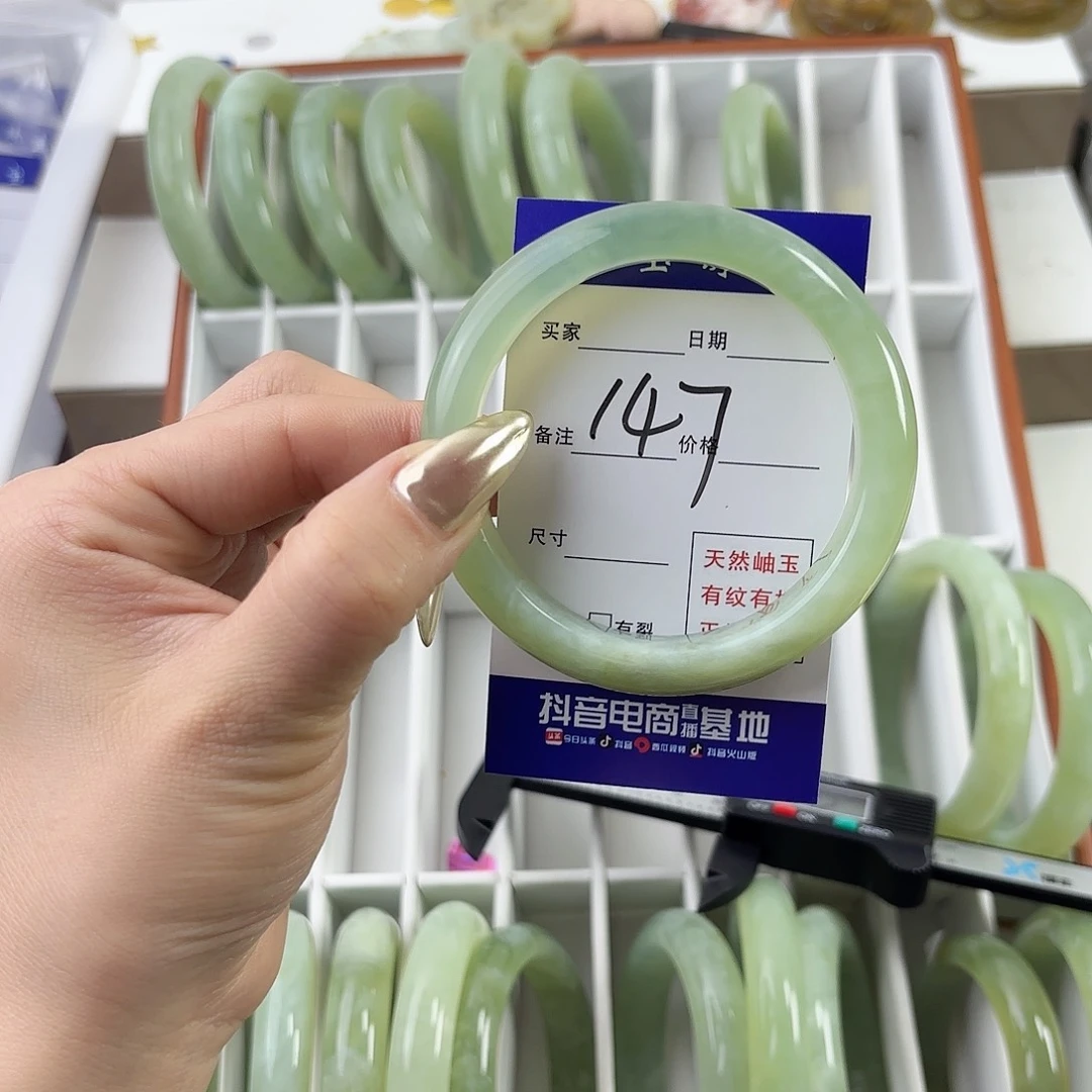 蛇纹石玉手镯未镶嵌卟****噜