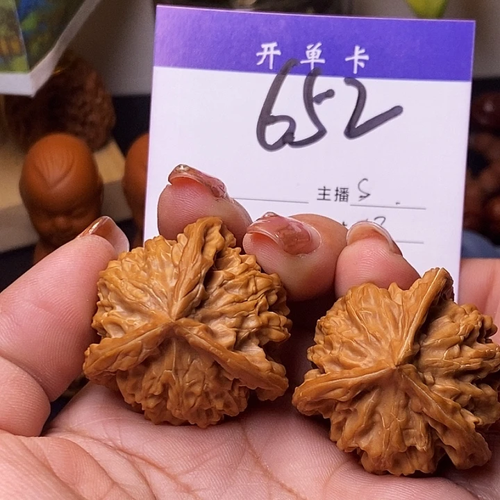 L***宇吊坠桃核三棱38无刀痕s