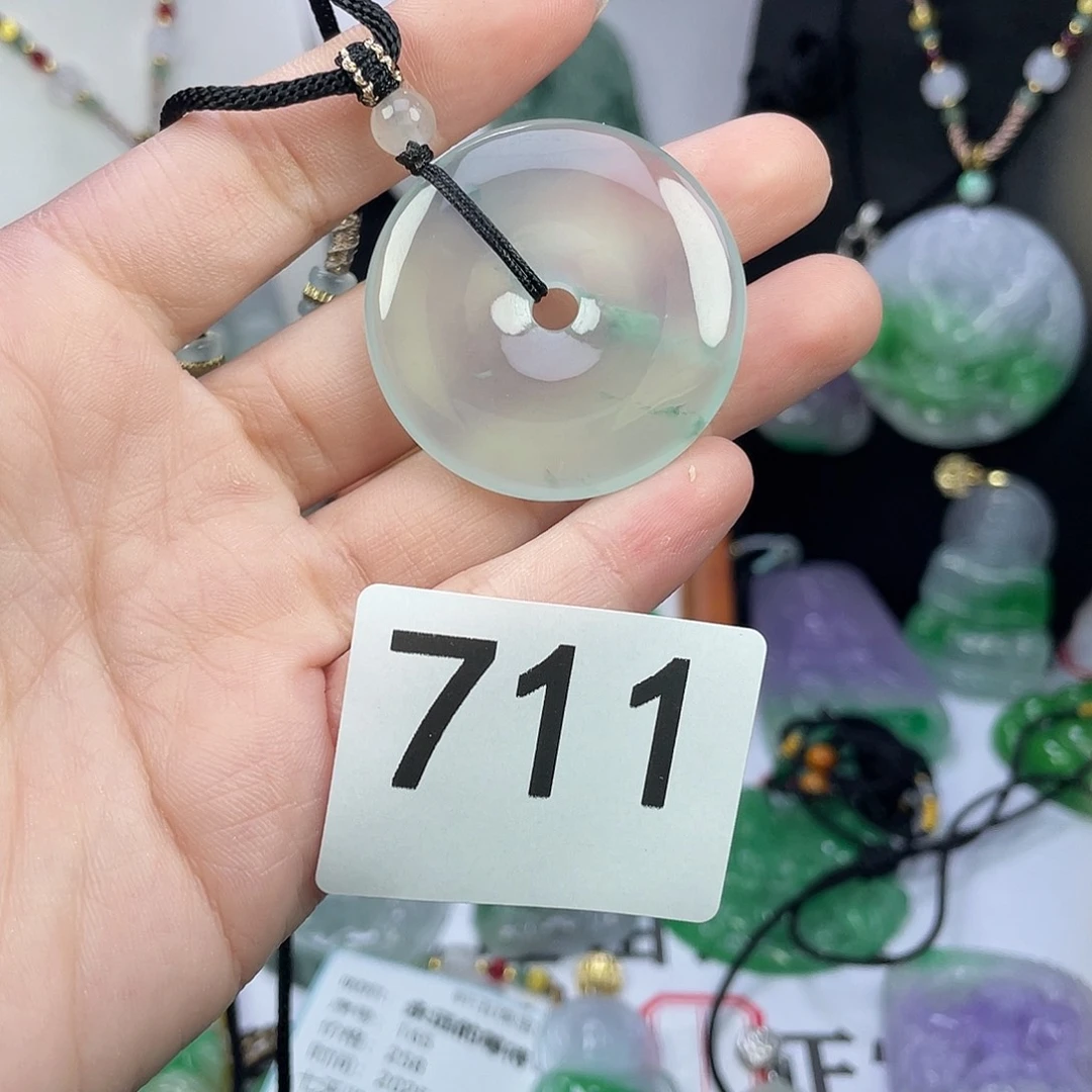 翡翠未镶嵌吊坠(赠链)