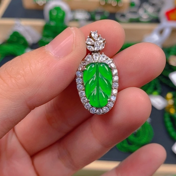 翡翠银S925镶嵌颈饰叶子