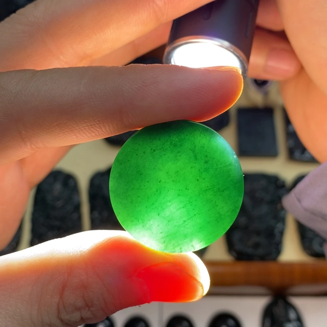 翡翠颈饰未镶嵌圆无事牌