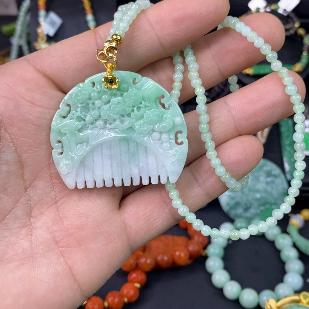 颈饰未镶嵌翡翠吊坠