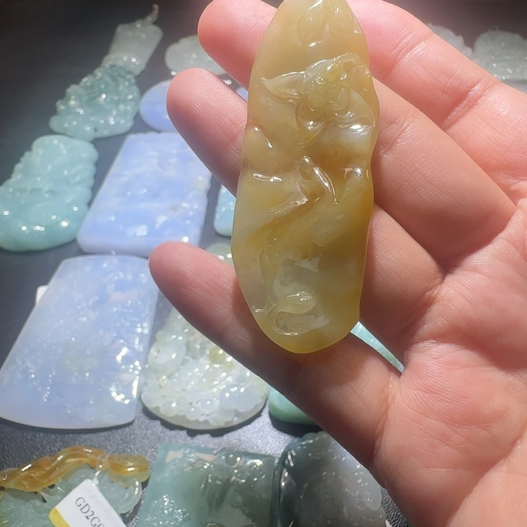 翡翠未镶嵌颈饰吊坠