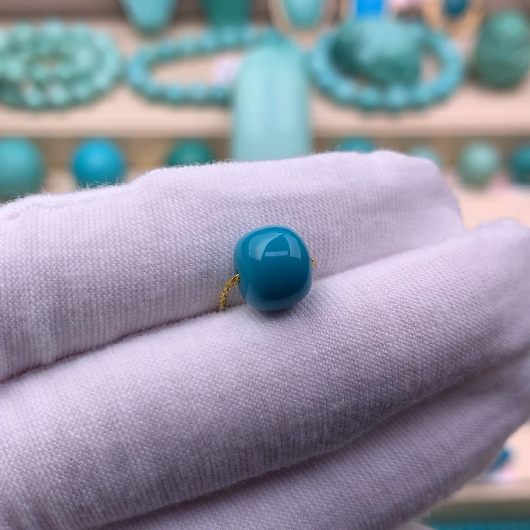 人***欢绿松石未镶嵌珠宝奇石